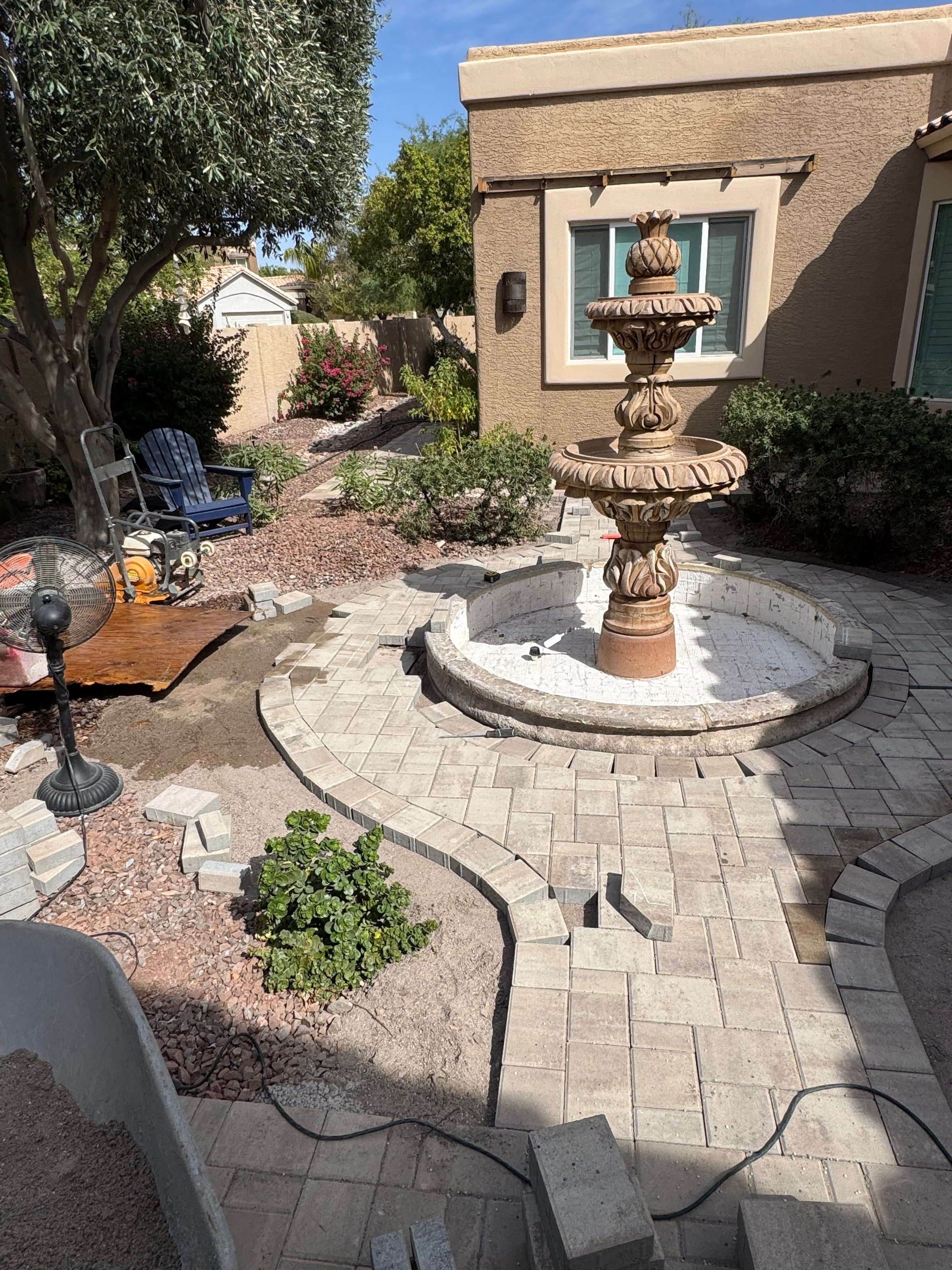 Fountain Courtyard & Side Walkway in Scottsdale